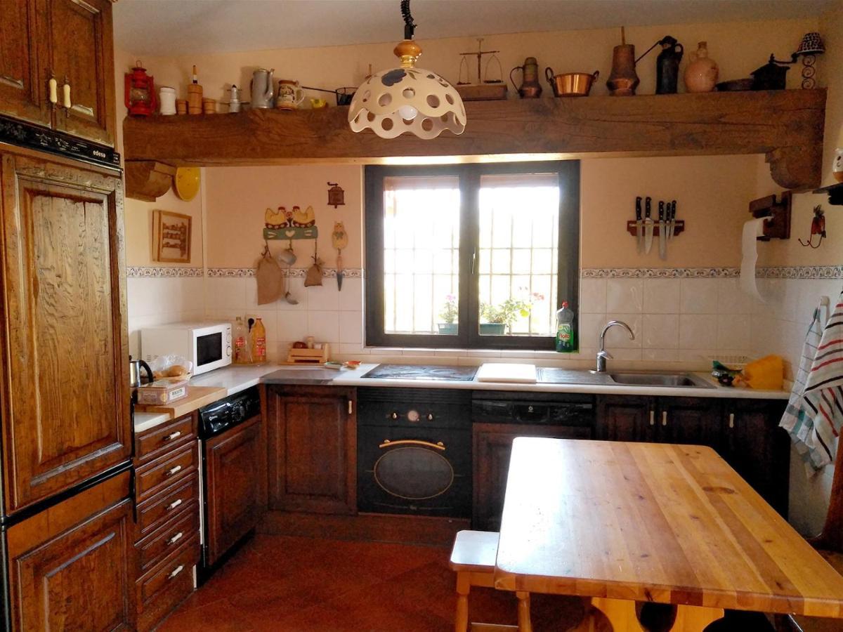 La Cirujana De Gredos Villa San Esteban Del Valle Bagian luar foto